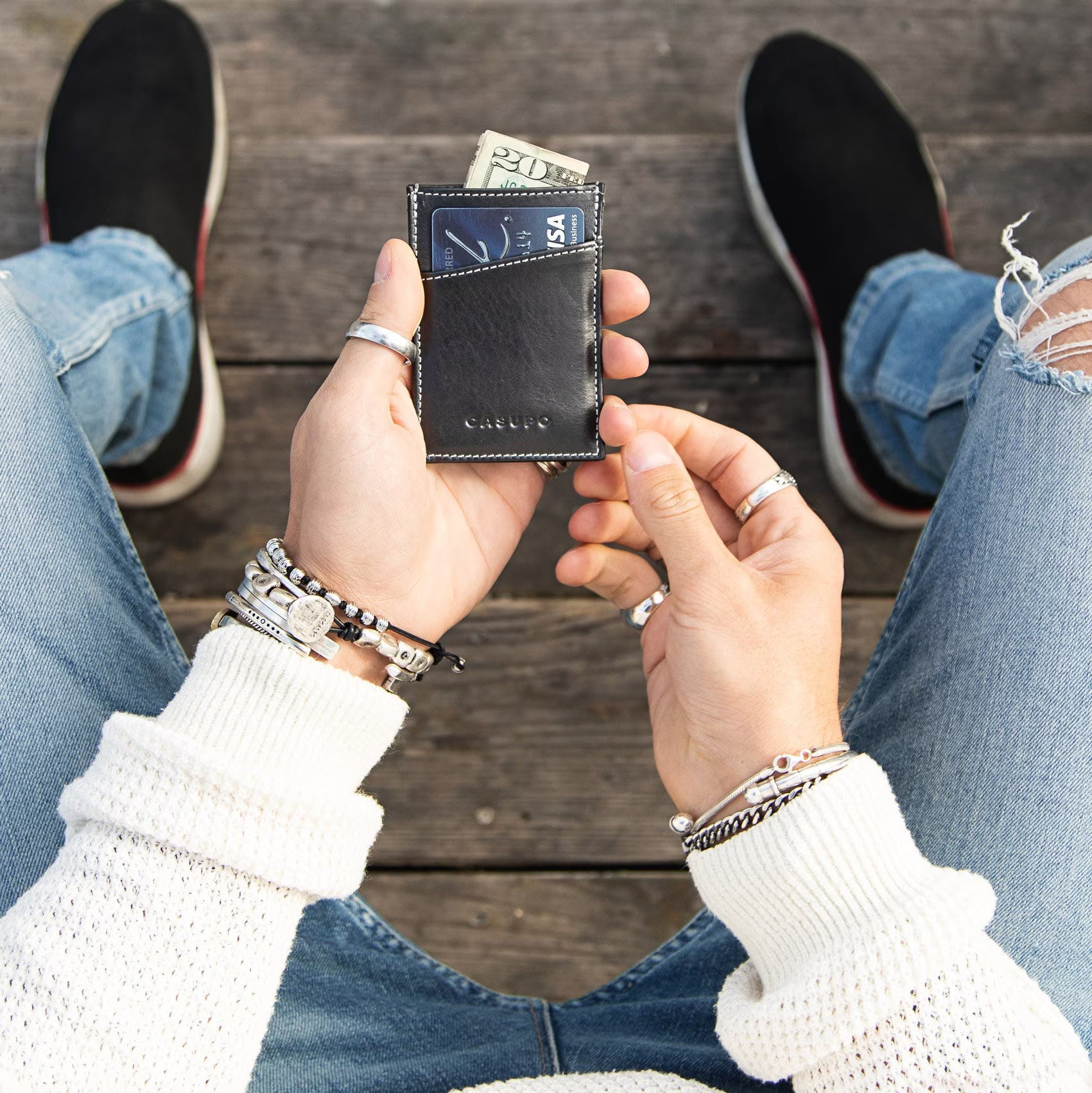Why Men Are Choosing Slim Leather Wallets?